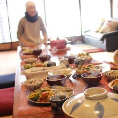 写真：農家民宿「ひと粒舎」の食卓